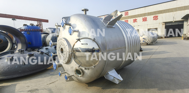 关于不锈钢反应釜的表面处理(图1) 搪玻璃反应釜7.jpg